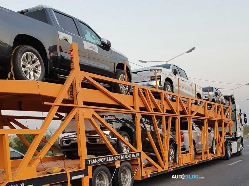 Chevrolet Silverado foi flagrada na Argentina